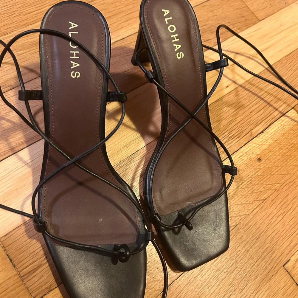 Alohas Black Strappy Heels - Picture 2 of 4